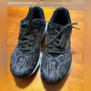 Brooks Ghost 12 - New York inspired design.  Size 8.5.  Black and gold.
